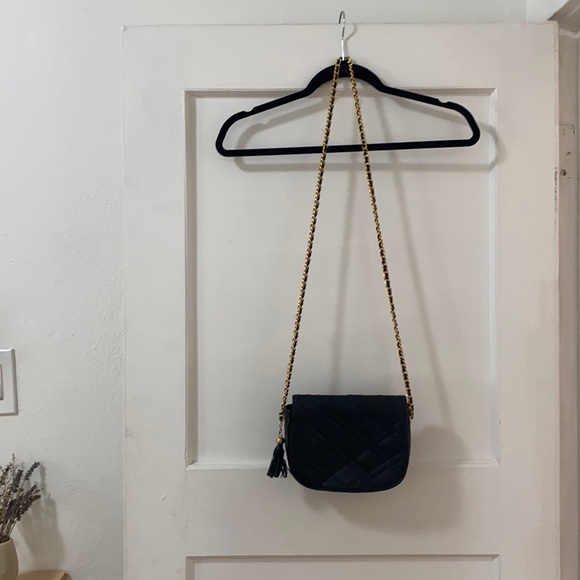 Vintage | black bag with gold strap - Picture 1 of 6